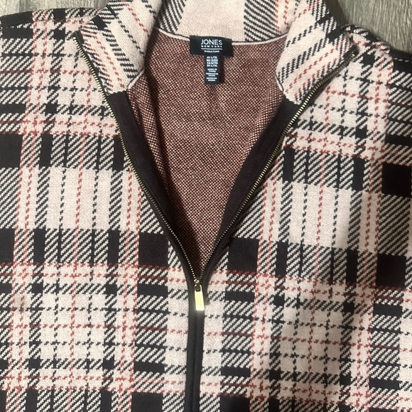 Jones New York Beige and Brown Plaid Cape - Picture 7 of 11